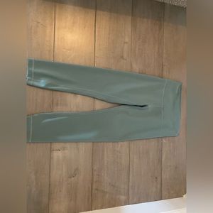 Lululemon Wunder Train HR Crop 23”